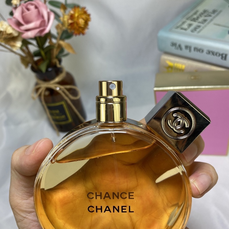 CHANEL Chance Eau de Parfum (Mate Cap) - Floral Woody Perfume for Women