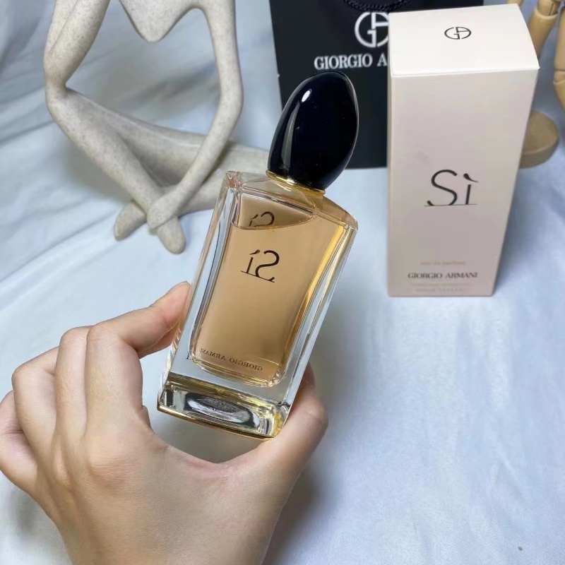 Giorgio Armani Si Eau de Parfum - Designer Perfume Retailers & Online Stores