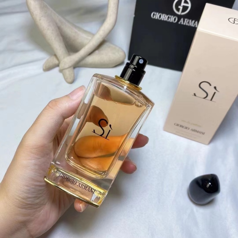 Giorgio Armani Si Eau de Parfum - Designer Perfume Retailers & Online Stores